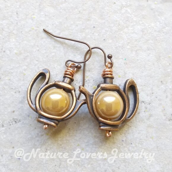 🍂🍁🍃 3/$25! Whimsical Tea Pot Dangle Earrings w. Gold/Cream Beads - Picture 1 of 6